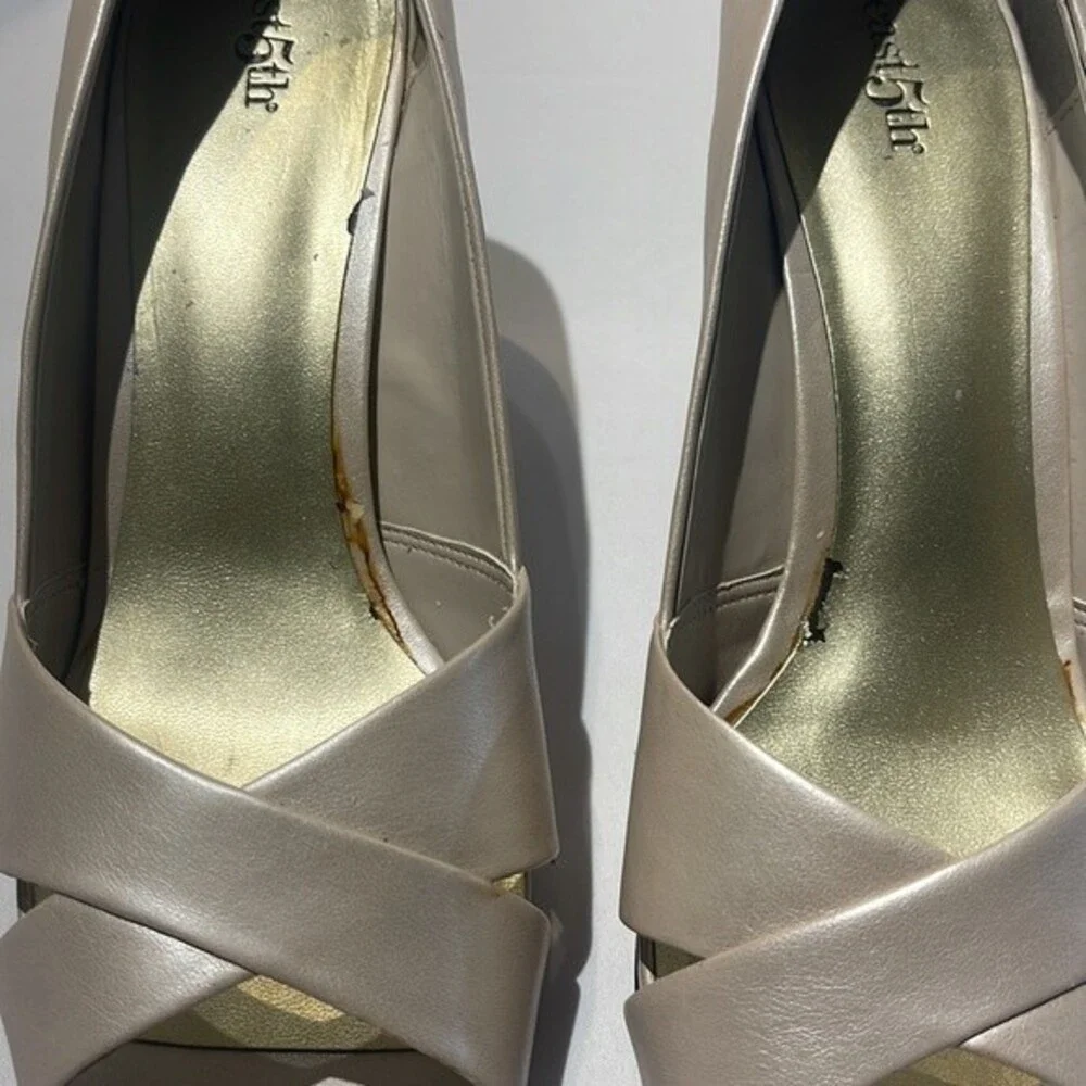 East 5th Savannah Shoes Size 9.5 Bone color